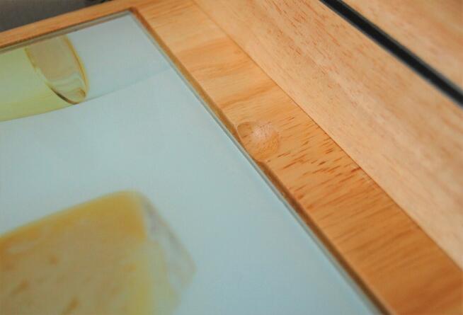 Drewniana deska do serów z 4 nożami 35,5 x 26 cm, Easy Life