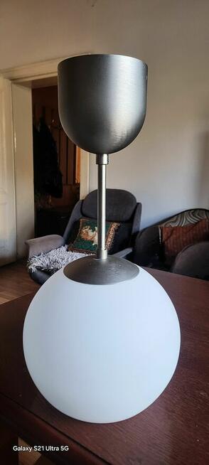 Dwie piękne lampy z białego szkła