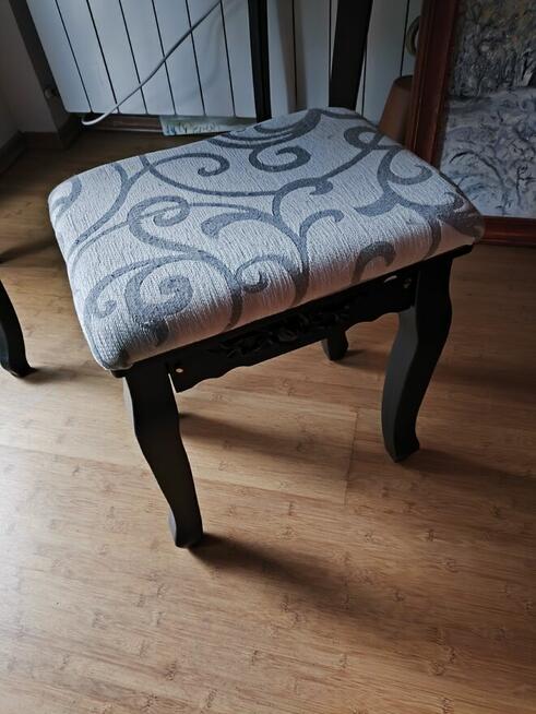 Toaletka trzy lustra, drewno, czarna, róża wzór, krzesełko