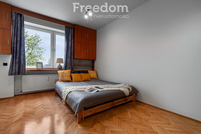 Słoneczne mieszkanie w bloku z cegły