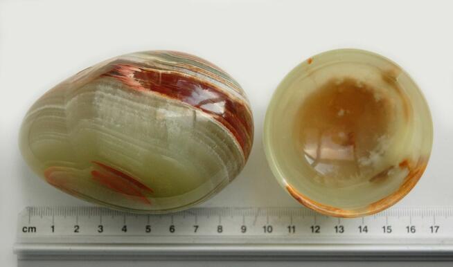 Duże jajko z kamienia z podstawką, onyks pakistański 11 cm