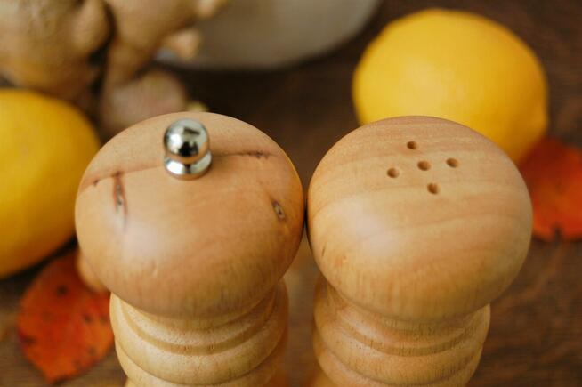 Solniczka i młynek do pieprzu Vasa, zestaw, drewno