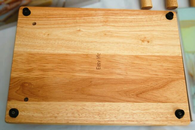 Drewniana deska do serów z 4 nożami 35,5 x 26 cm, Easy Life
