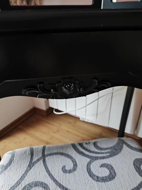 Toaletka trzy lustra, drewno, czarna, róża wzór, krzesełko