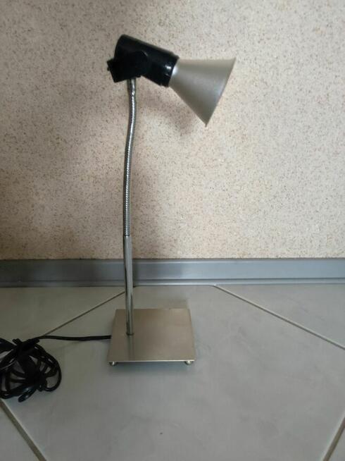 design lampka biurkowa elegancka chromowana led regulowana