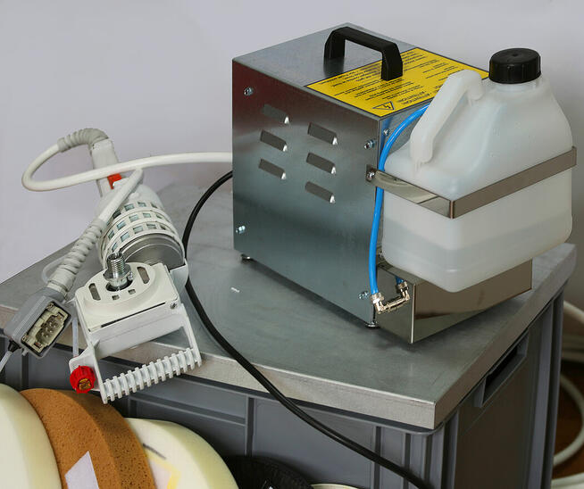 Zacieraczka do tynków Mac Edil ze zbiornikiem