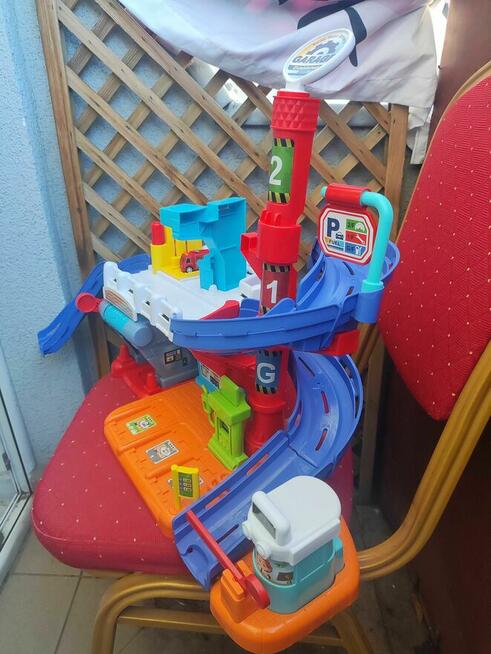 Interaktywny Garaż dla aut samochod VTech tor zjeżdżalnia