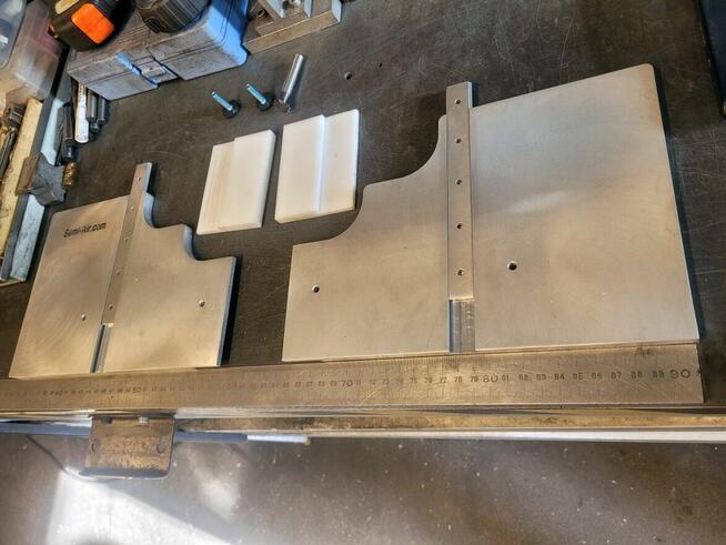 Przystawka przyrząd do ukośnicy do cięcia listw sufitowych