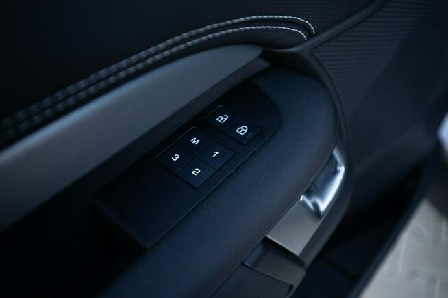 Land Rover Discovery MY24 3.0D I6 249 KM AWD Dynamic SE LantauBronze JLR Marvel Łódź