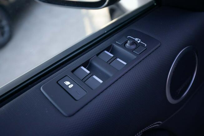 Land Rover Discovery MY24 3.0D I6 249 KM AWD Dynamic SE LantauBronze JLR Marvel Łódź