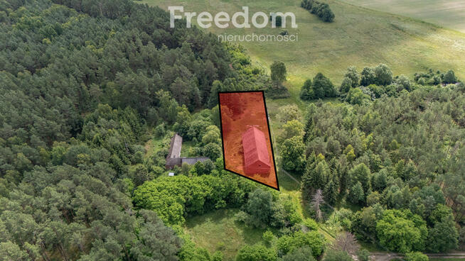 Budynek z czerwonej cegły - Łowicz Wałecki