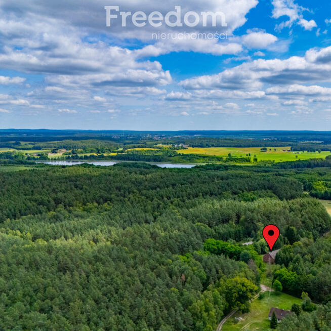 Budynek z czerwonej cegły - Łowicz Wałecki