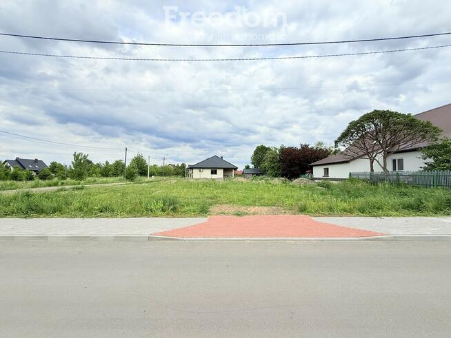 Działka budowlana 1010 mkw., rogowa z 2 wjazdami