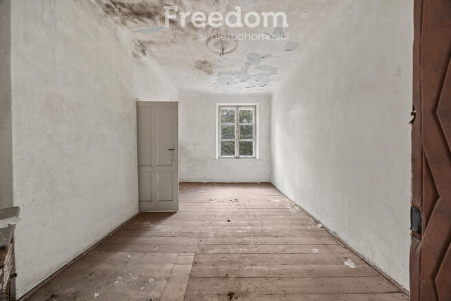 Zabytkowy Dwór z Początku XX Wieku