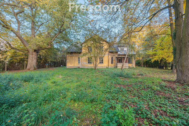 Zabytkowy Dwór z Początku XX Wieku