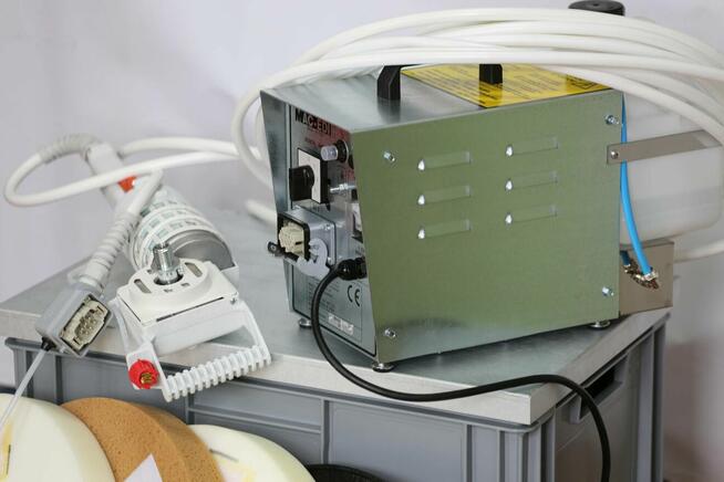 Zacieraczka do tynków Mac Edil ze zbiornikiem