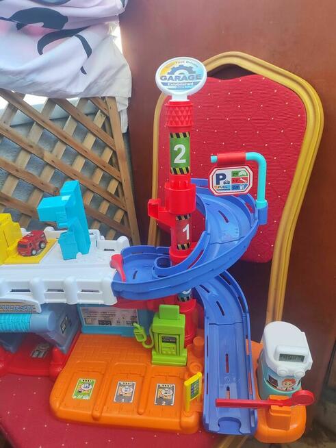 Interaktywny Garaż dla aut samochod VTech tor zjeżdżalnia