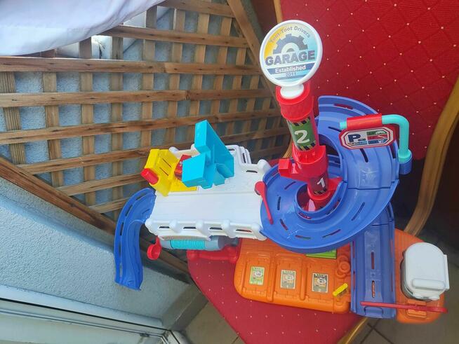 Interaktywny Garaż dla aut samochod VTech tor zjeżdżalnia