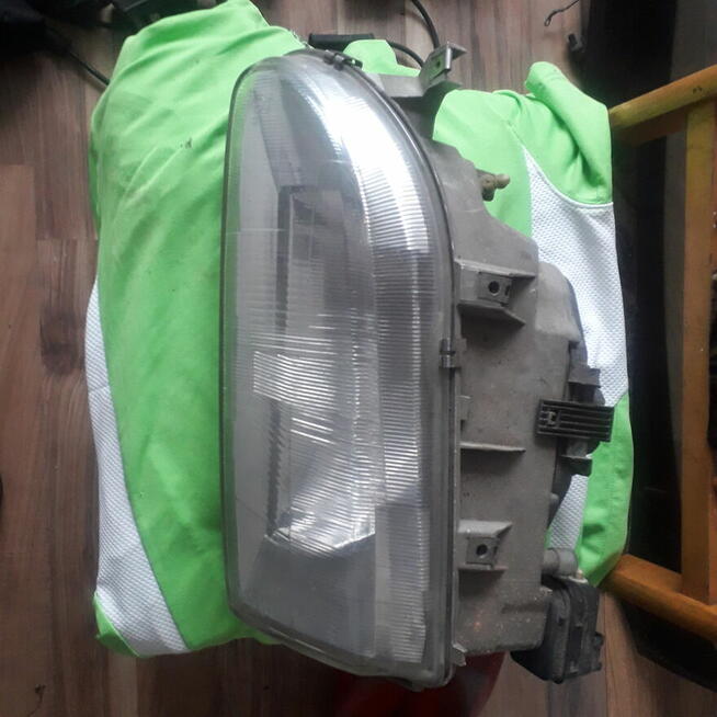 Oryginalny Reflektor Kierowcy Valeo R19 Lift