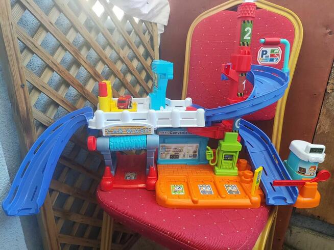 Interaktywny Garaż dla aut samochod VTech tor zjeżdżalnia