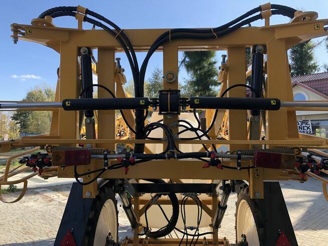 Opryskiwacze zaczepiane Boguslav - Titan 3000l 24m-28m Belka