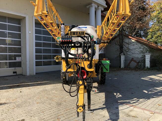 Opryskiwacze zaczepiane Boguslav - Titan 3000l 24m-28m Belka