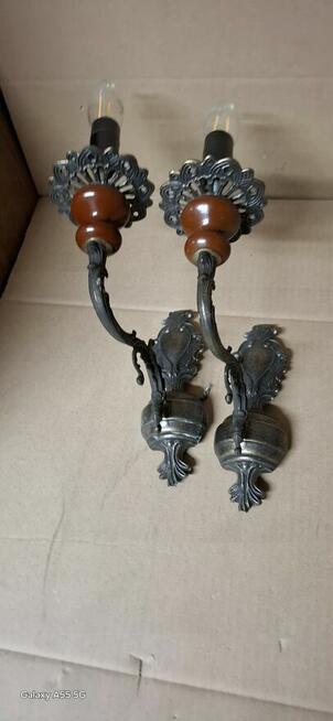 Kinkiety wykonane z masywnego mosiądzu.