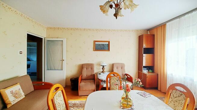 Ustawne słoneczne mieszkanie z osobną kuchnią i balkonem