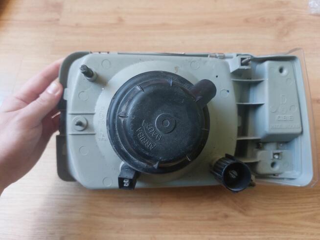 Lampa przednia, reflektor prawy Seat Marbella