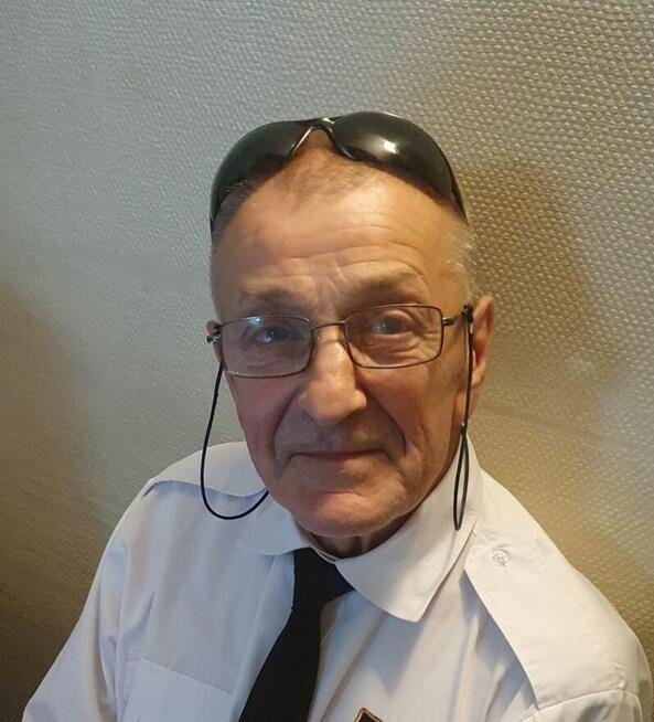 Bystry emeryt szuka pracy