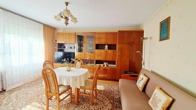 Ustawne słoneczne mieszkanie z osobną kuchnią i balkonem