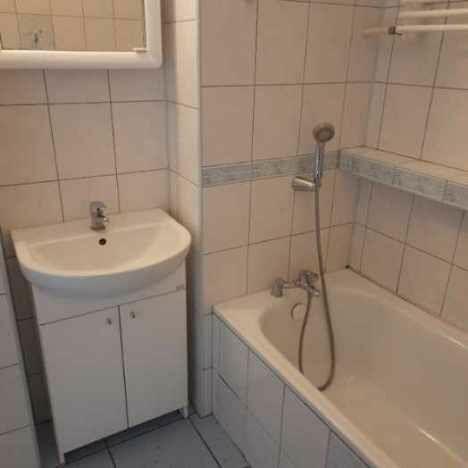 Sprzedam 3-pokojowe / Osiedle Niepodległości