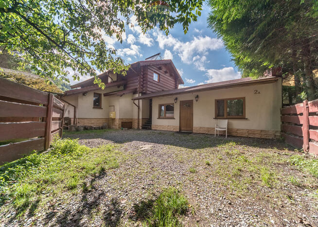 Dom w Szczyrku z widokiem na góry i skocznię