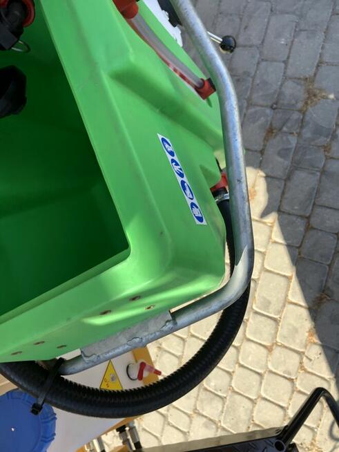 Opryskiwacze zaczepiane Boguslav - Titan 3000l 24m-28m Belka