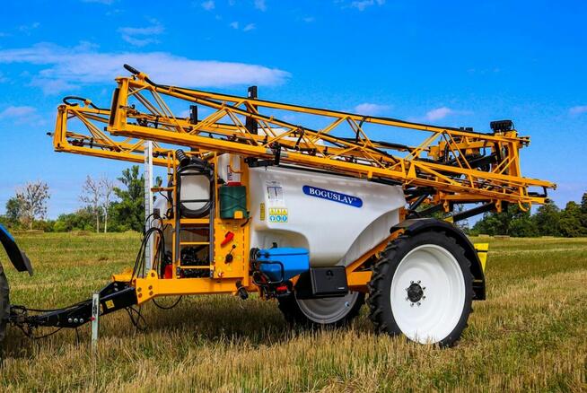 Opryskiwacze zaczepiane Boguslav - Titan pro 24m-28m