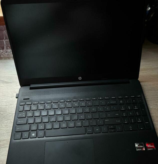 Sprzedam laptopa wraz z akcesoriami