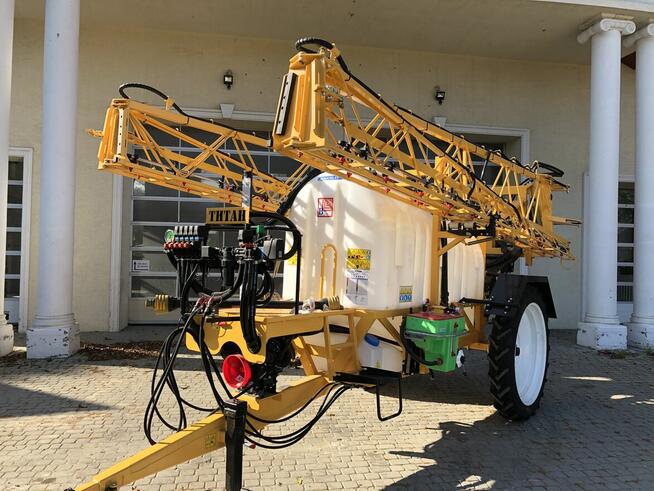 Opryskiwacze zaczepiane Boguslav - Titan 3000l 24m-28m Belka