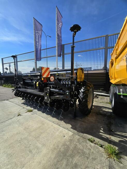 Talerzowy Siewnik MUSTANG– 3,9m, pojemność 1400l