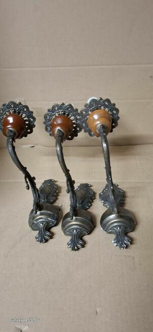 Kinkiety wykonane z masywnego mosiądzu.