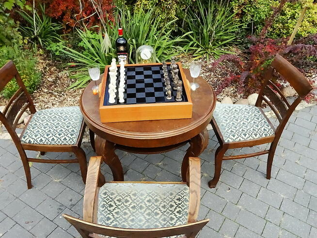 Stylowy zestaw mebli - stolik kawowy + 3 krzesła tapicerowan