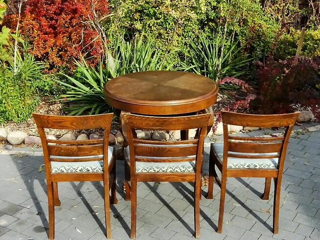 Stylowy zestaw mebli - stolik kawowy + 3 krzesła tapicerowan