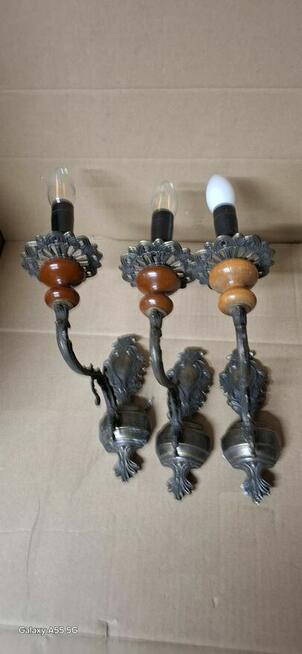 Kinkiety wykonane z masywnego mosiądzu.