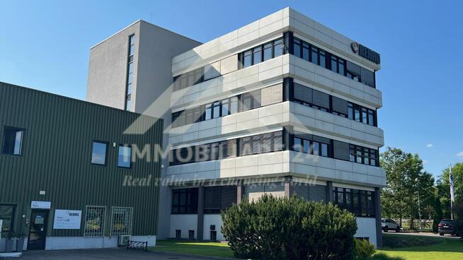 Kompleks biurowy magazynowy 1592m2 z magazynem i parkingiem