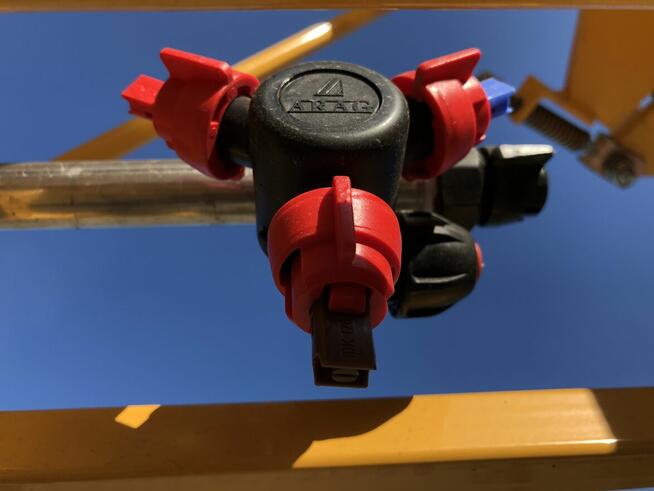 Opryskiwacze zaczepiane Boguslav - Titan 3000l 24m-28m Belka