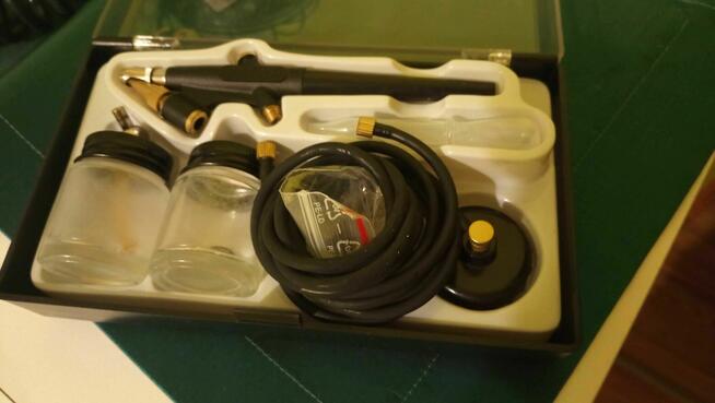 Kompresor tlokowy AS16 + Aerograf+ wezyk