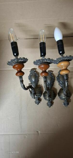 Kinkiety wykonane z masywnego mosiądzu.