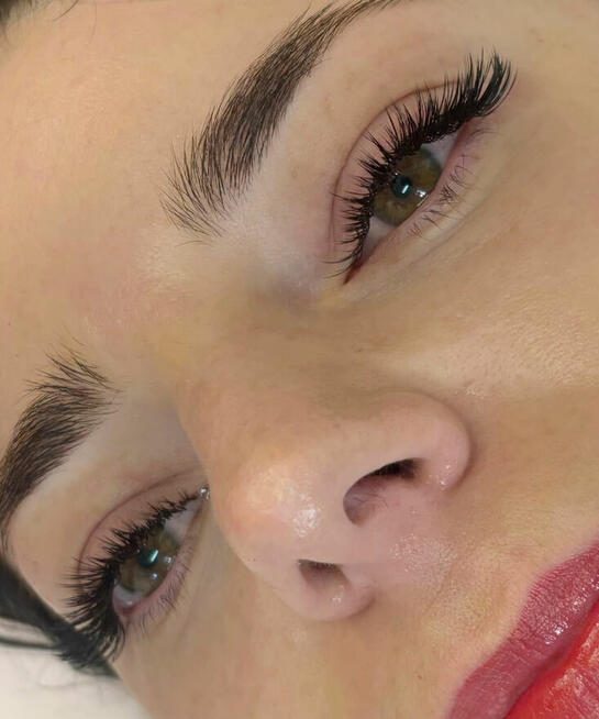 Stylizacja rzęs i brwi