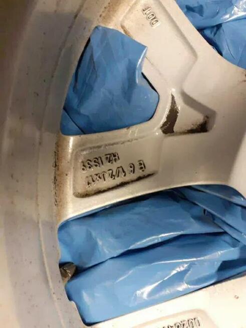 Koła zimowe Pirelli Sottozero 3 205/50 R17 z alufelgami – BM