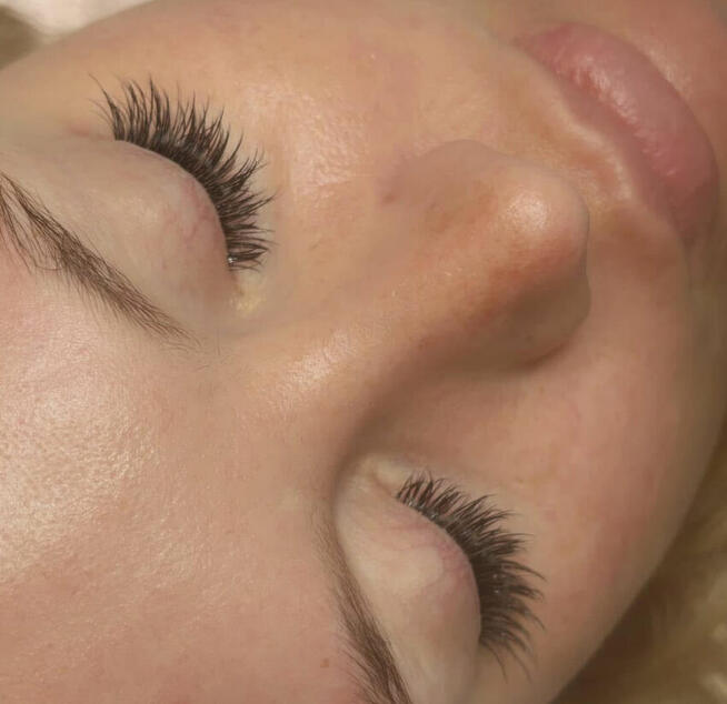 Stylizacja rzęs i brwi