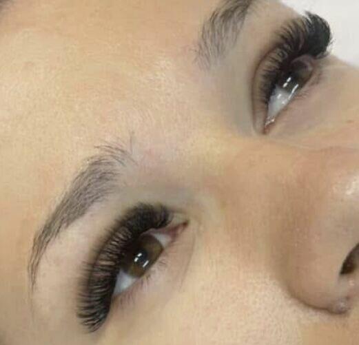 Stylizacja rzęs i brwi